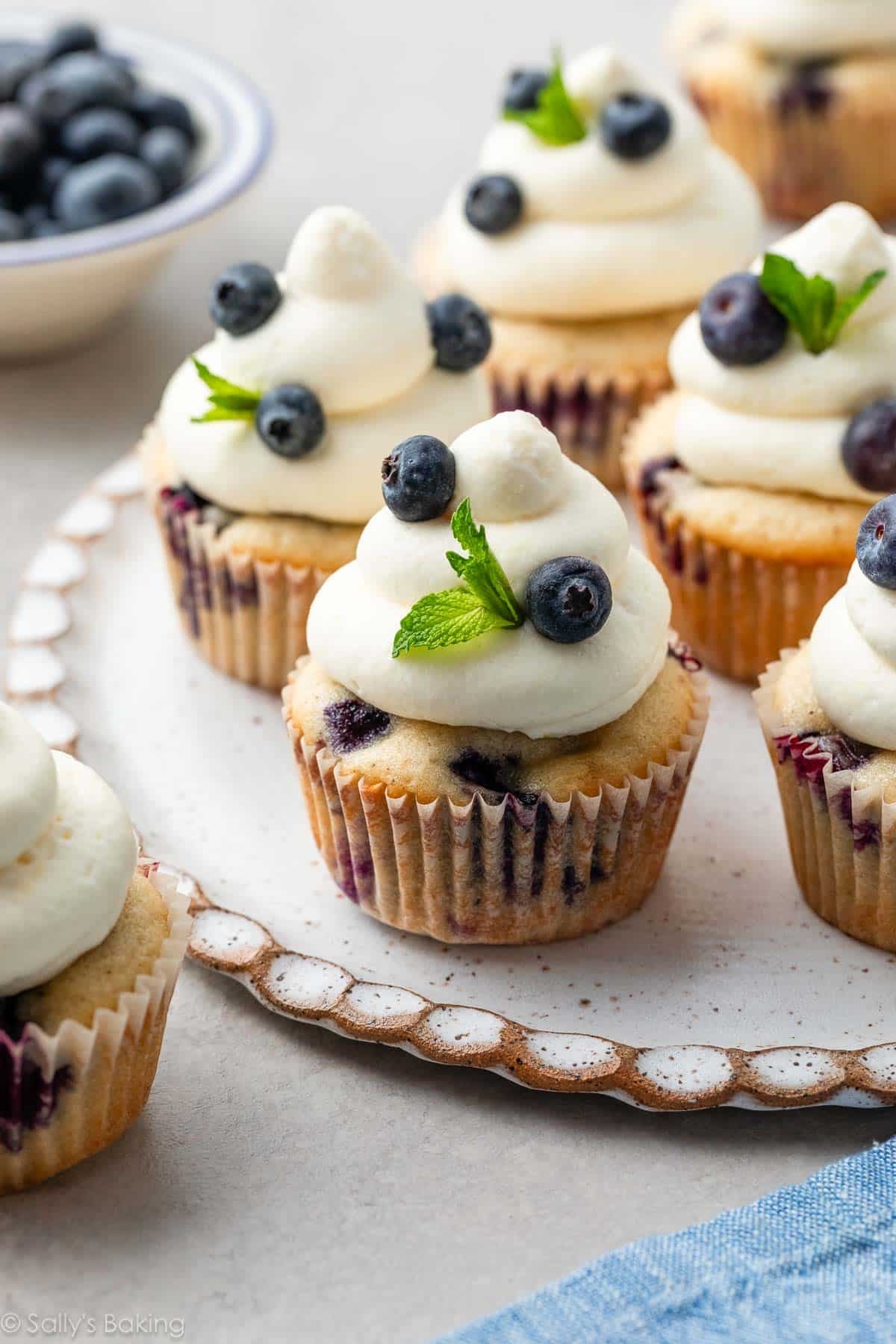 Easy Homemade Blueberry Cream Cheese Cupcakes: A Crowd Favorite